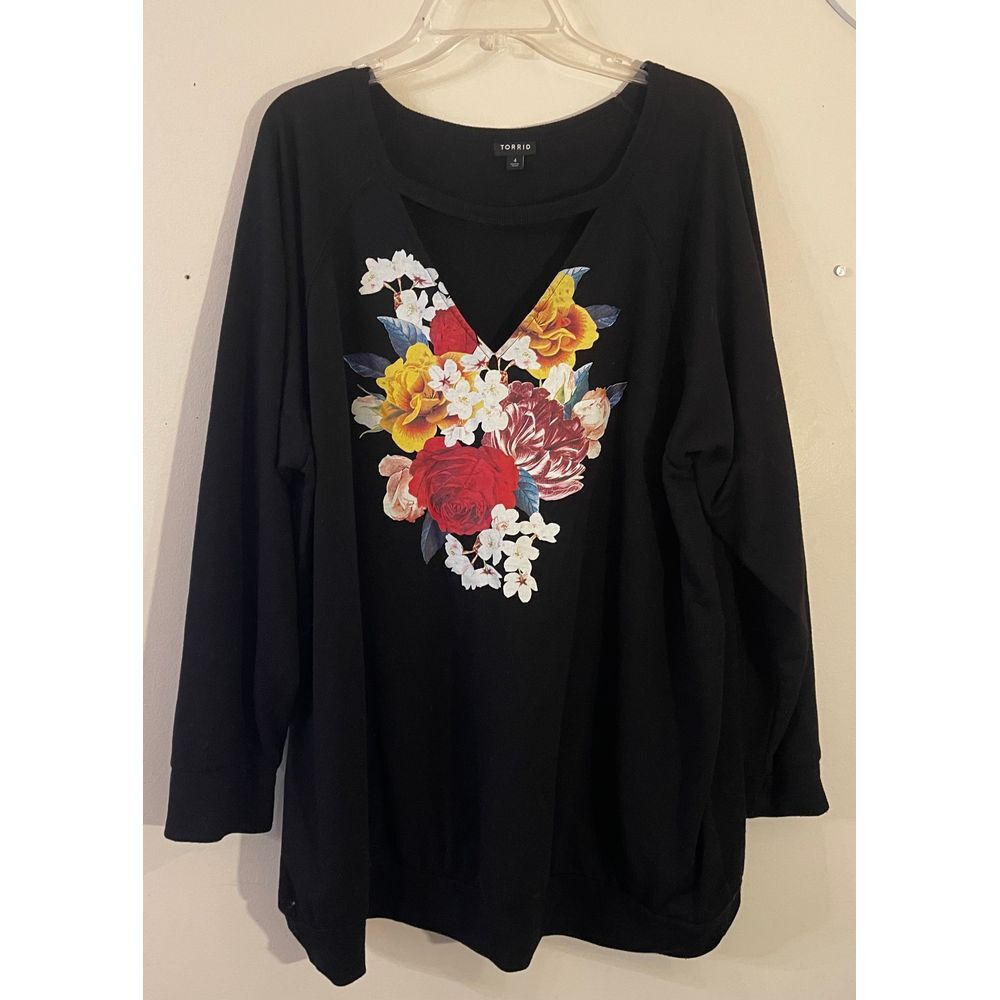 Torrid Black Floral Graphic Cutout V-Neck Sweatshirt Size 4 Plus Roseβ Print